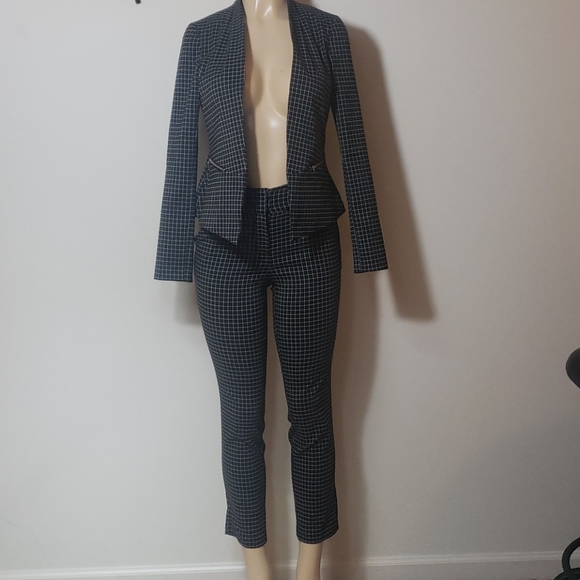 Suit - Picture 2 of 9